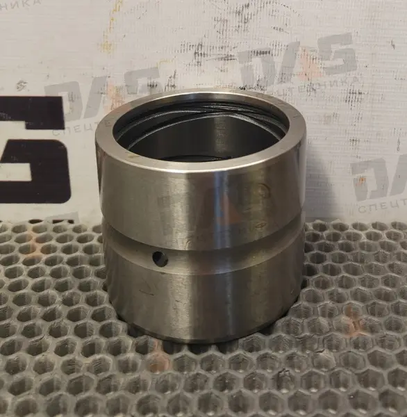 Втулка D=70х85 мм, L=70 мм (пальца среднего(стрелы)) CDM6150W оригинал