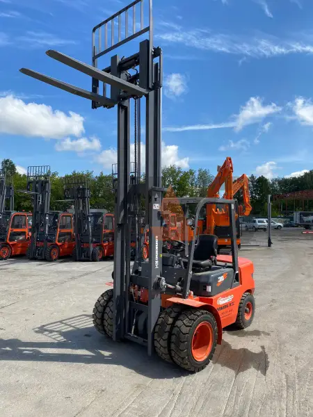 Дизельный вилочный погрузчик Lonking FD30T купить в Омске