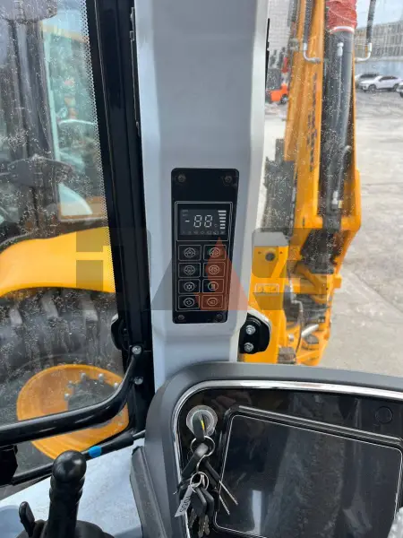 Экскаватор-погрузчик Lonking 83C купить в Омске
