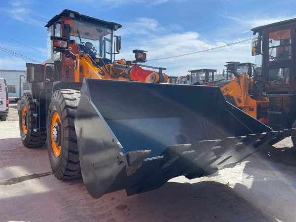 Фронтальный погрузчик Lonking CDM853H (в габарите)