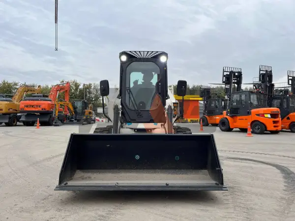 Мини-погрузчик Lonking CDM307 купить в Омске