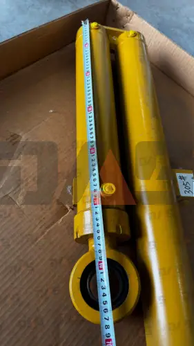 Гидроцилиндр смещения каретки стрелы (задней)