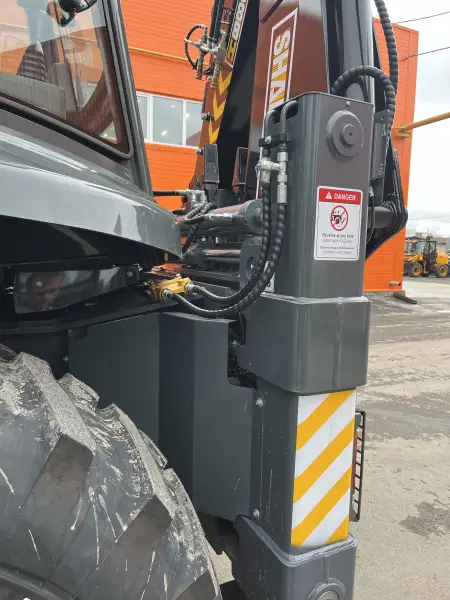 Экскаватор-погрузчик Shanmon 388H Black Edition